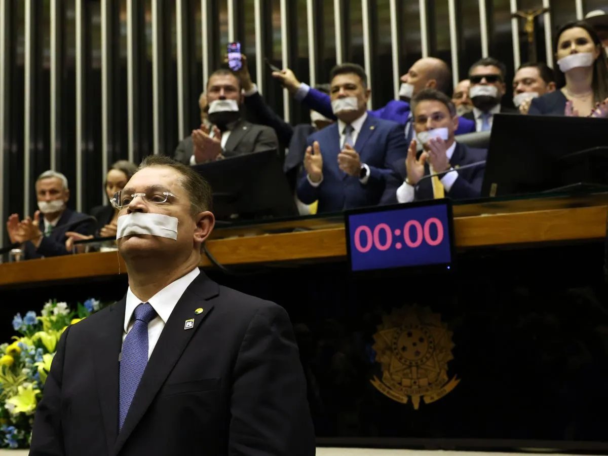 Câmara discute punir deputados que cercaram Hugo Motta e teme nova onda de bloqueios 1 Câmara discute punir bolsonaristas