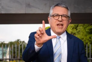 Itamaraty pede novo visto e viagem de Padilha aos EUA fica incerta