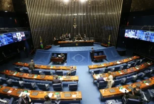 Oposição desbloqueia pauta e Senado aprova isenção de IR