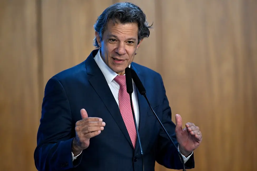 Haddad ataca tarifa de Trump, associa EUA a “golpistas” e insiste em novo IR 2 Haddad ataca tarifa de Trump, associa EUA a “golpistas” e insiste em novo IR - Imagem do artigo