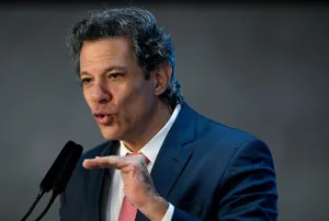 Haddad ataca direita ao criticar tarifas dos EUA e diz que Brasil “não é quintal” 2 Haddad ataca direita ao criticar tarifas dos EUA e diz que Brasil “não é quintal” - Imagem do artigo