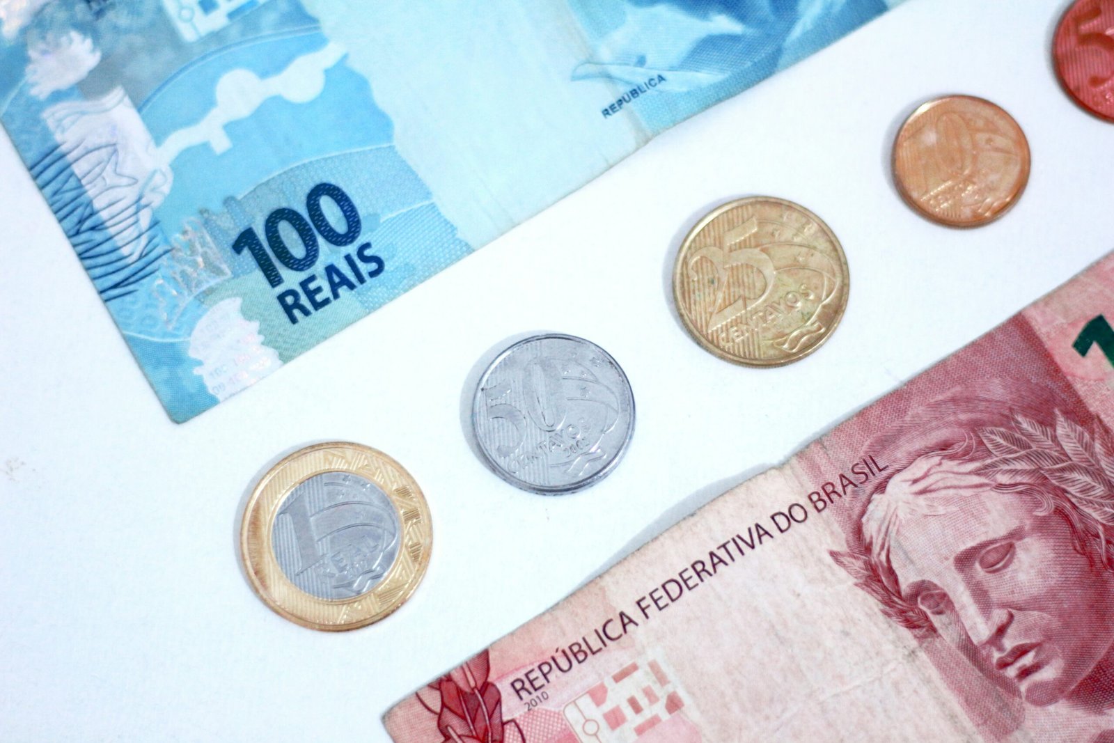 Famílias destinam 28% da renda a dívidas, três vezes mais que países ricos 2 Famílias destinam 28% da renda a dívidas, três vezes mais que países ricos - Imagem do artigo