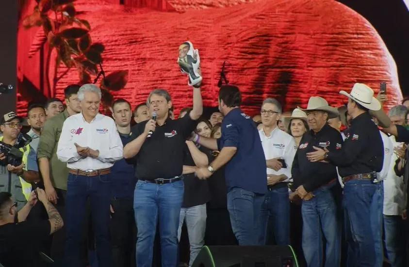Tarcísio exalta Bolsonaro em Barretos e fala em “pacto” para a eleição de 2026 2 Tarcísio exalta Bolsonaro em Barretos e fala em “pacto” para a eleição de 2026 - Imagem do artigo