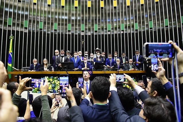 Deputados trocam PL por PP e Republicanos e redesenham força da direita na Câmara 2 Deputados trocam PL por PP e Republicanos e redesenham força da direita na Câmara - Imagem do artigo