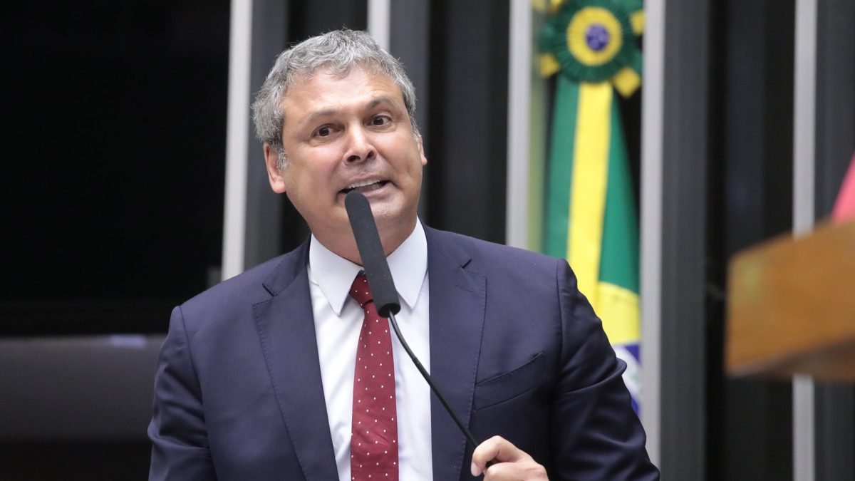 PT insiste em prisão de Bolsonaro e sugere fuga à embaixada dos EUA em 10 minutos 2 PT insiste em prisão de Bolsonaro e sugere fuga à embaixada dos EUA em 10 minutos - Imagem do artigo