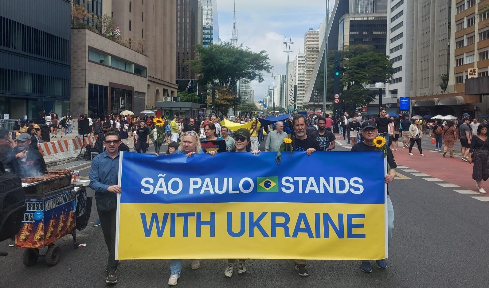 Protestos ucranianos lotam Paulista e Copacabana e expõem cobrança a Lula 2 Protestos ucranianos lotam Paulista e Copacabana e expõem cobrança a Lula - Imagem do artigo
