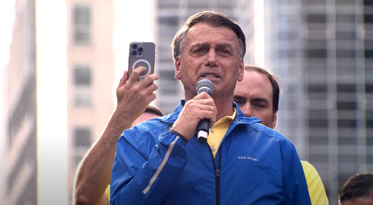 Defesa de Bolsonaro afirma que uso do WhatsApp não viola regras impostas pelo STF 2 Defesa de Bolsonaro afirma que uso do WhatsApp não viola regras impostas pelo STF - Imagem do artigo