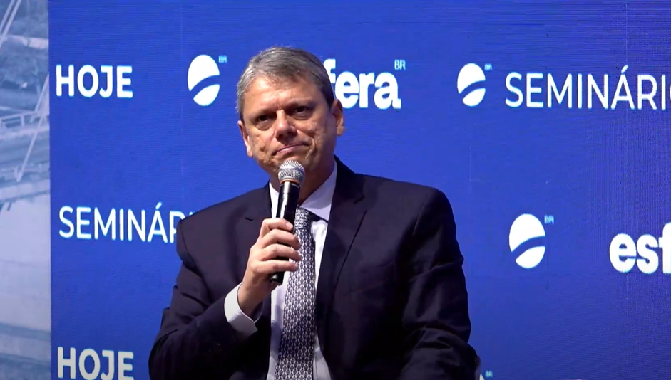 Tarcísio anuncia repasses e recebe afagos de Temer e Kassab em congresso de prefeitos 2 Tarcísio anuncia repasses e recebe afagos de Temer e Kassab em congresso de prefeitos - Imagem do artigo
