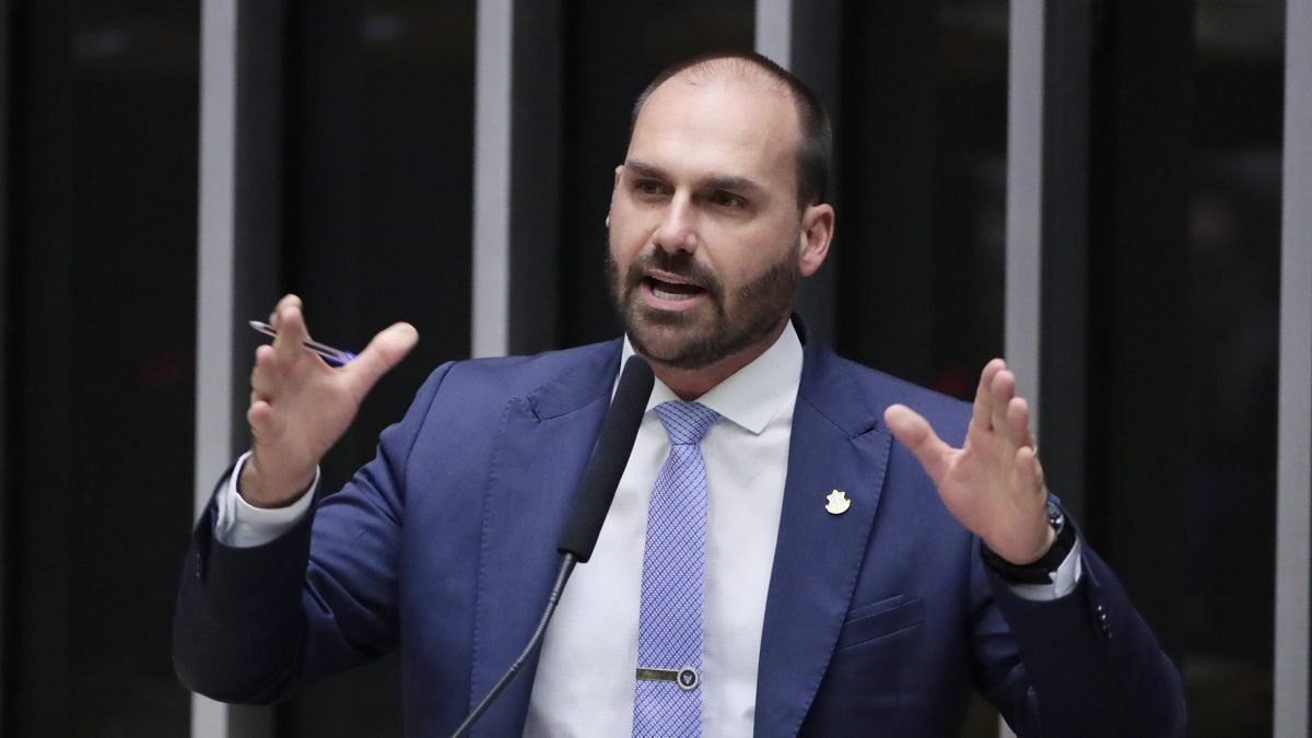 Eduardo Bolsonaro reage e acusa Lula de construir narrativa para perseguir opositores 2 Eduardo Bolsonaro reage e acusa Lula de construir narrativa para perseguir opositores - Imagem do artigo