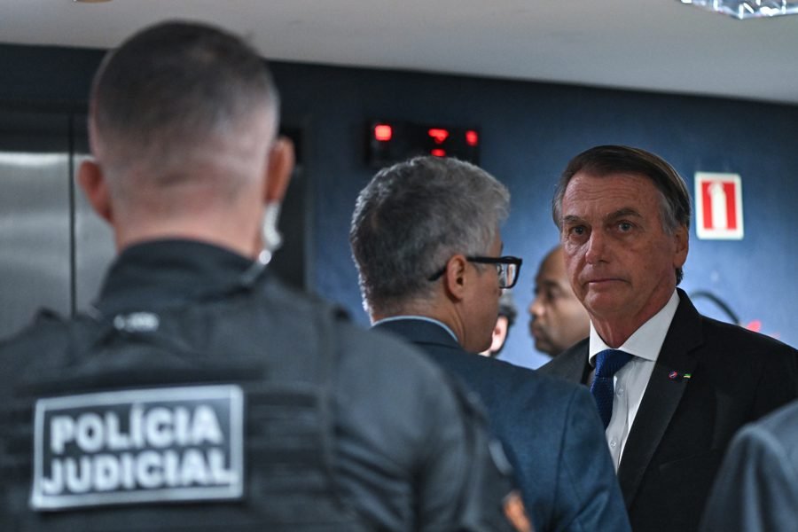 PF estuda vigiar residência de Bolsonaro após interrogatório no STF 2 PF estuda vigiar residência de Bolsonaro após interrogatório no STF - Imagem do artigo
