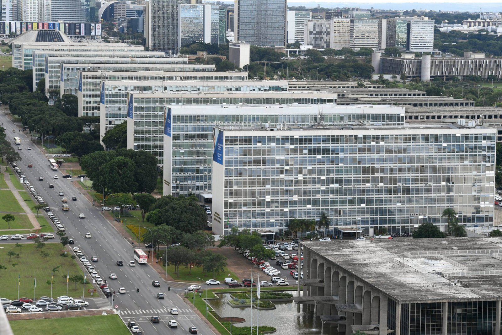 Governo eleva mínimo a R$ 1.631 e aumenta emendas parlamentares para R$ 40,8 bilhões em 2026 2 Governo eleva mínimo a R$ 1.631 e aumenta emendas parlamentares para R$ 40,8 bilhões em 2026 - Imagem do artigo