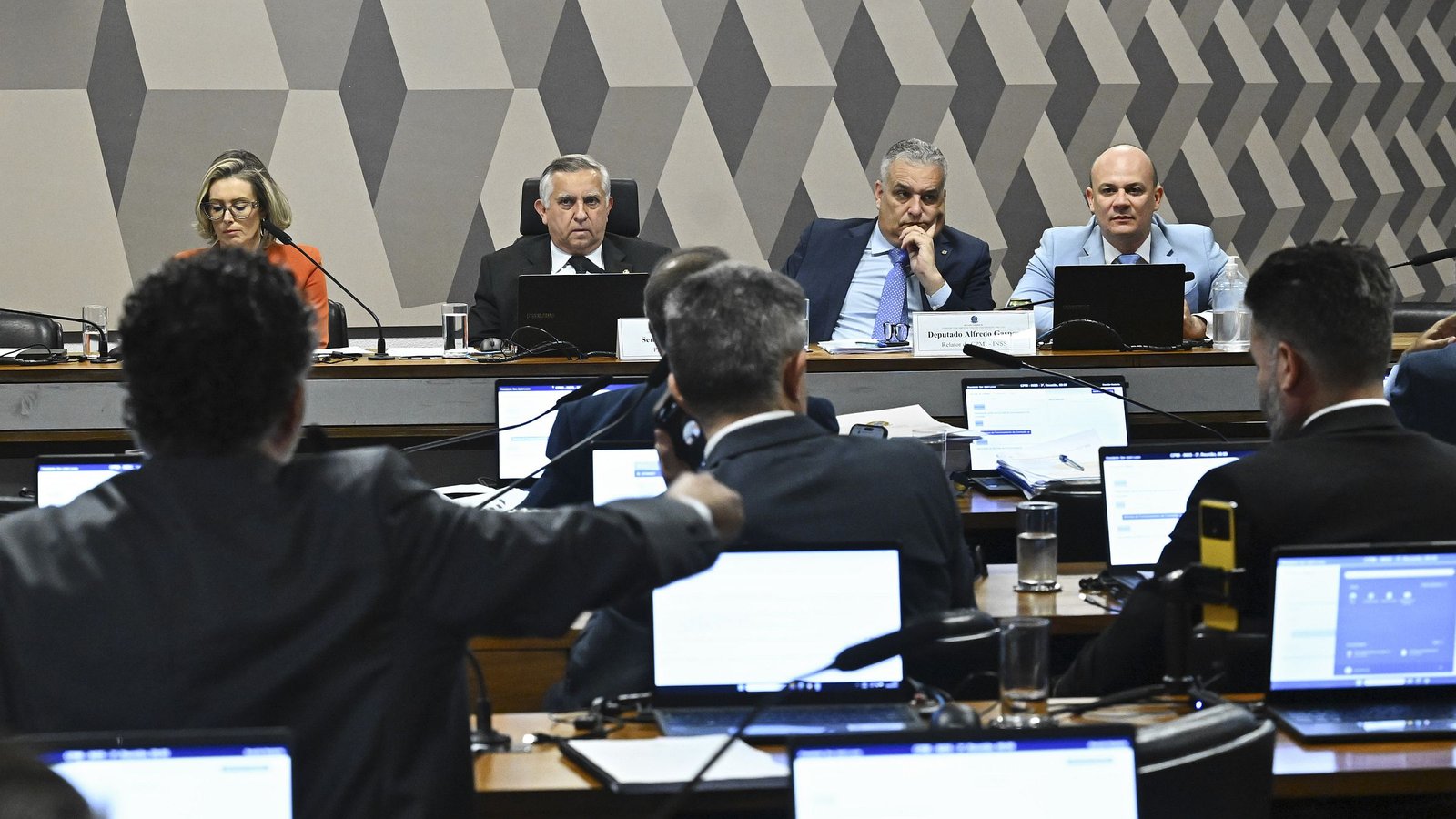 CPMI do INSS inicia trabalho com oposição no comando e governo perde aliados 2 CPMI do INSS inicia trabalho com oposição no comando e governo perde aliados - Imagem do artigo