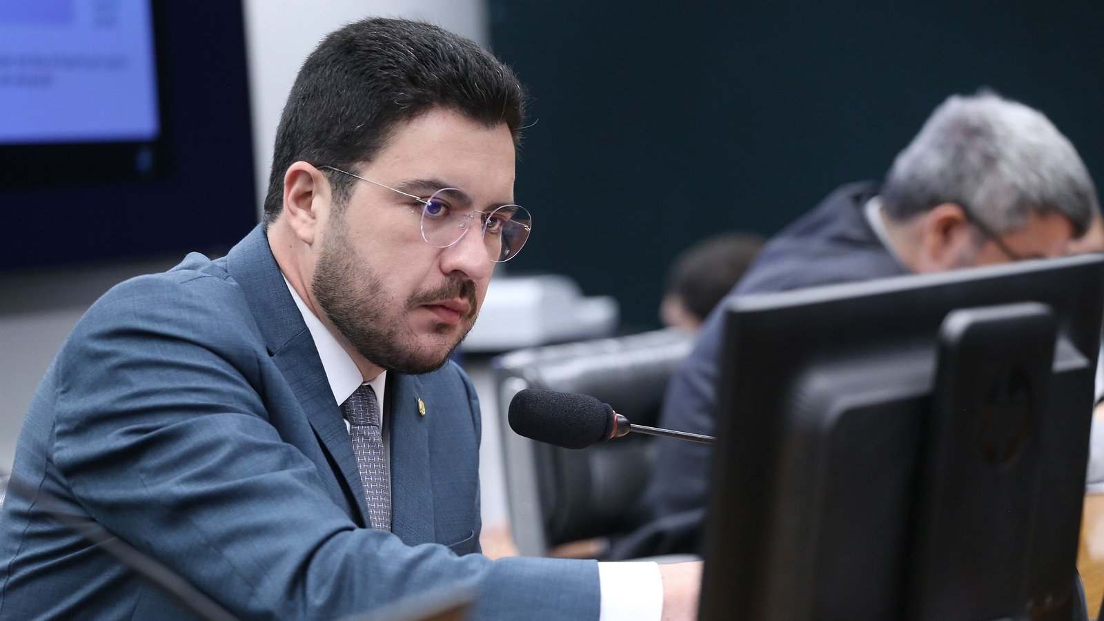 PL da Adultização avança, mas concede poder inédito ao governo para desligar redes sociais 2 PL da Adultização avança, mas concede poder inédito ao governo para desligar redes sociais - Imagem do artigo