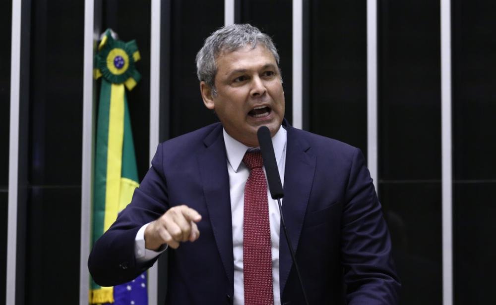 PT aciona Câmara e tenta bloquear salário de Eduardo Bolsonaro por ausência no Brasil 2 PT aciona Câmara e tenta bloquear salário de Eduardo Bolsonaro por ausência no Brasil - Imagem do artigo