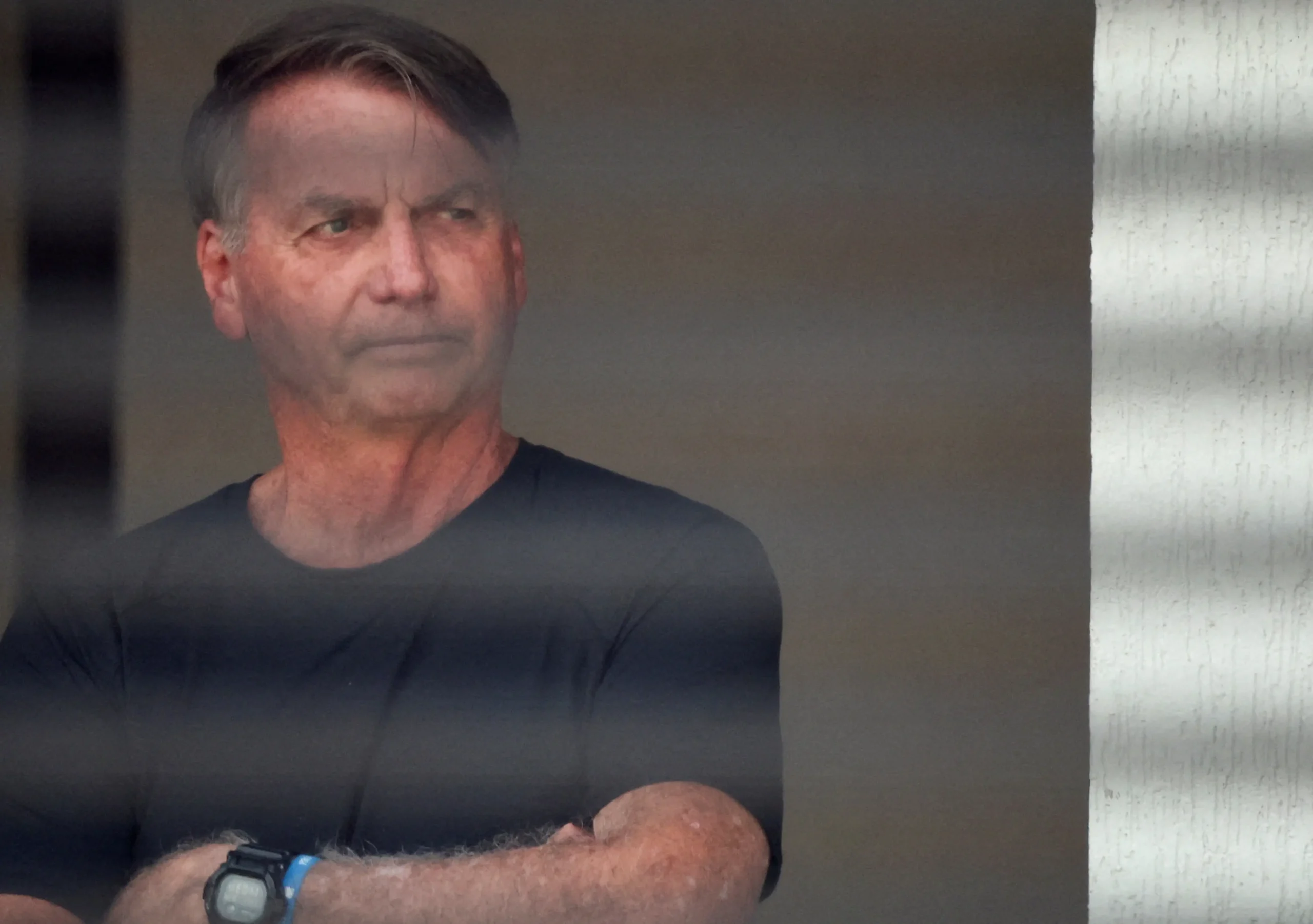 Moraes impõe vistorias e vigilância constante na residência de Bolsonaro 2 Moraes impõe vistorias e vigilância constante na residência de Bolsonaro - Imagem do artigo