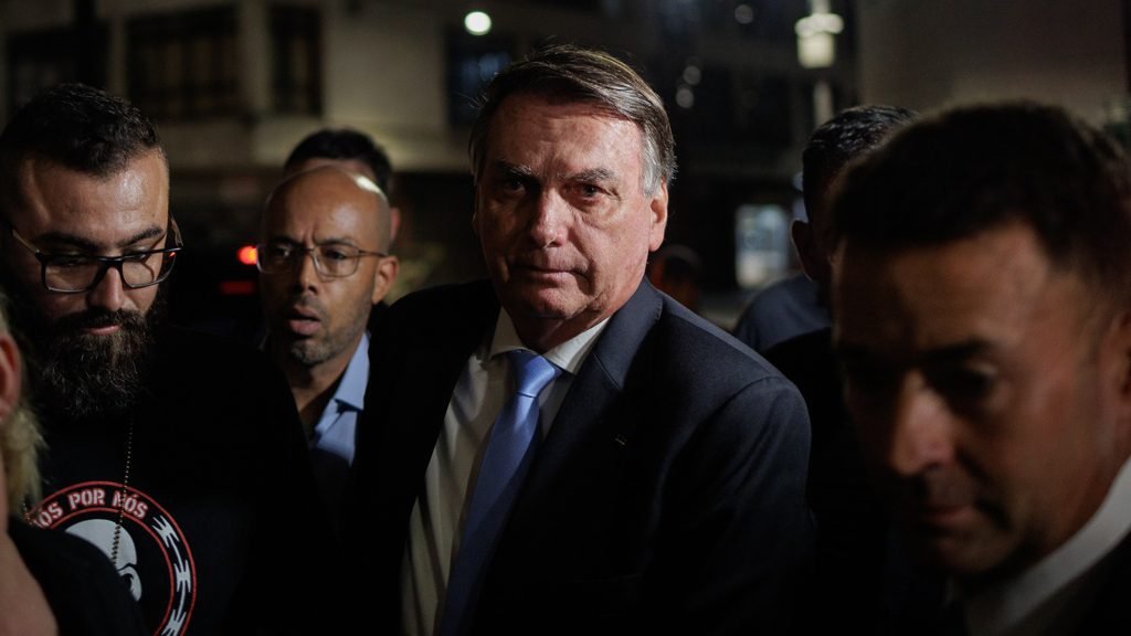 Moraes determina cerco policial à casa de Bolsonaro e mantém veto à PF no interior do imóvel 2 Moraes determina cerco policial à casa de Bolsonaro e mantém veto à PF no interior do imóvel - Imagem do artigo