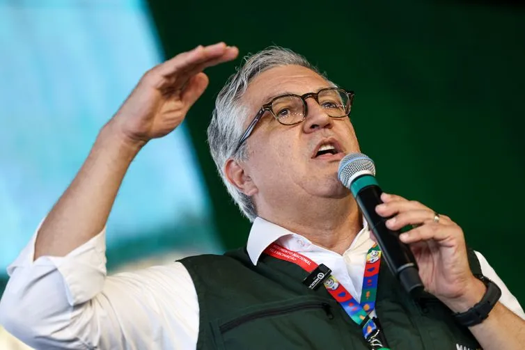 Vistos cancelados: Itamaraty pede novo visto e viagem de Padilha aos EUA fica incerta 2 padilha diz ser ato covarde canc