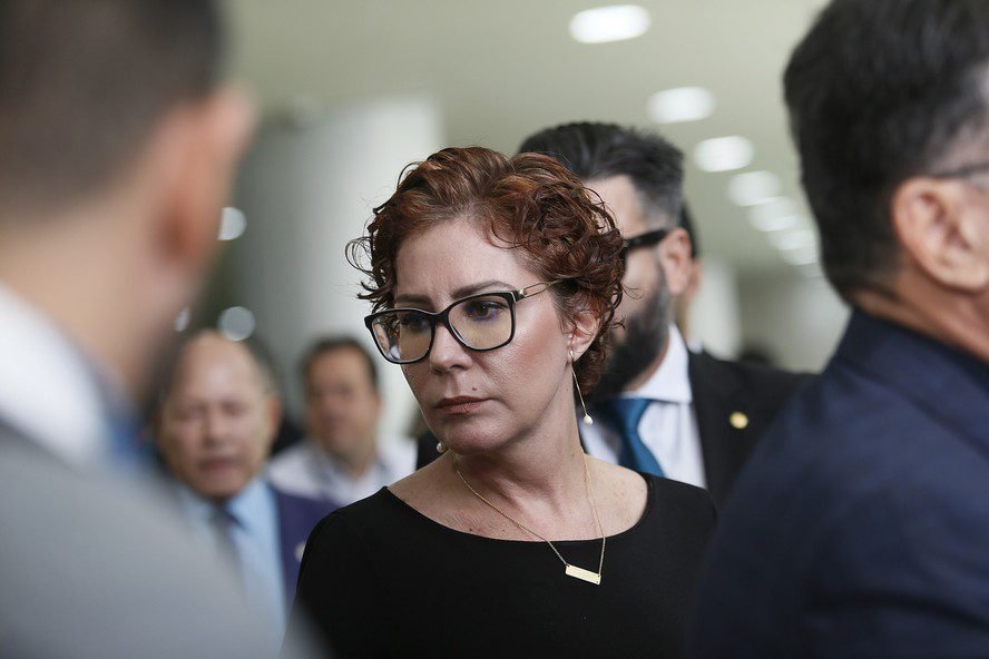 Gilmar Mendes impõe inclusão de processo por perseguição armada no pedido de extradição de Zambelli 2 Gilmar Mendes impõe inclusão de processo por perseguição armada no pedido de extradição de Zambelli - Imagem do artigo original