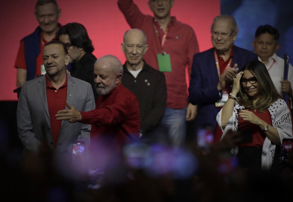 Lula pressiona PT a multiplicar deputados e admite depender do Centrão para governar 2 Lula pressiona PT a multiplicar deputados e admite depender do Centrão para governar - Imagem do artigo original
