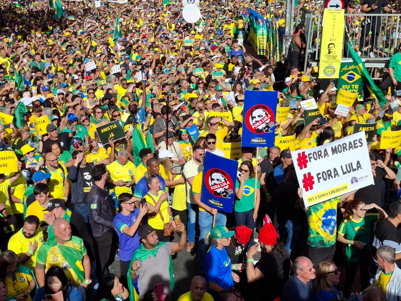 Valdemar Costa Neto lidera ato e pede retorno de Bolsonaro na Avenida Paulista 2 Valdemar Costa Neto lidera ato e pede retorno de Bolsonaro na Avenida Paulista - Imagem do artigo original