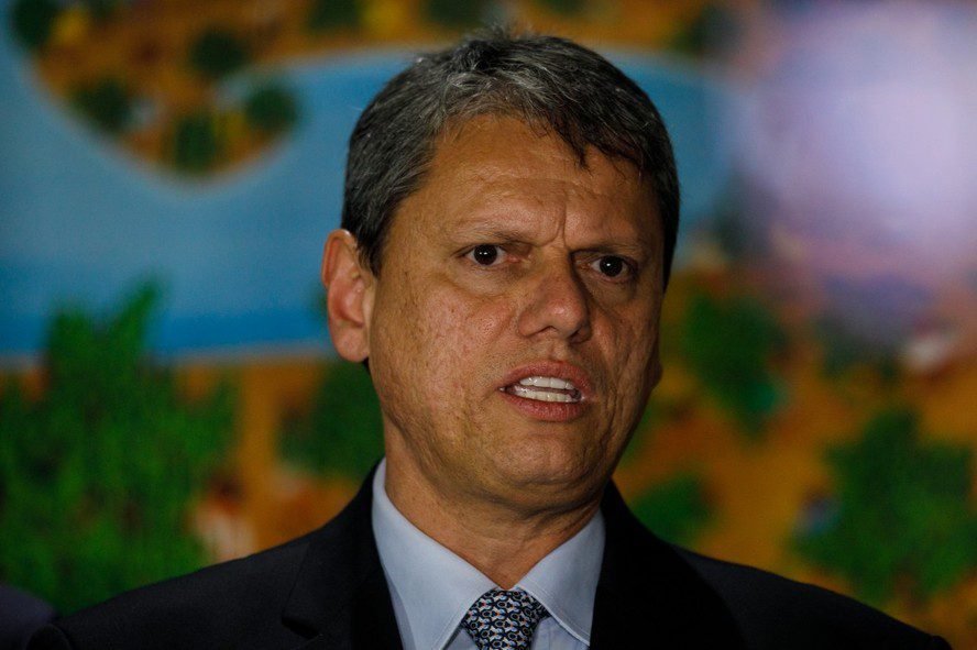 Tarcísio tem alta e já volta ao gabinete após retirar nódulo benigno 2 Tarcísio tem alta e já volta ao gabinete após retirar nódulo benigno - Imagem do artigo original
