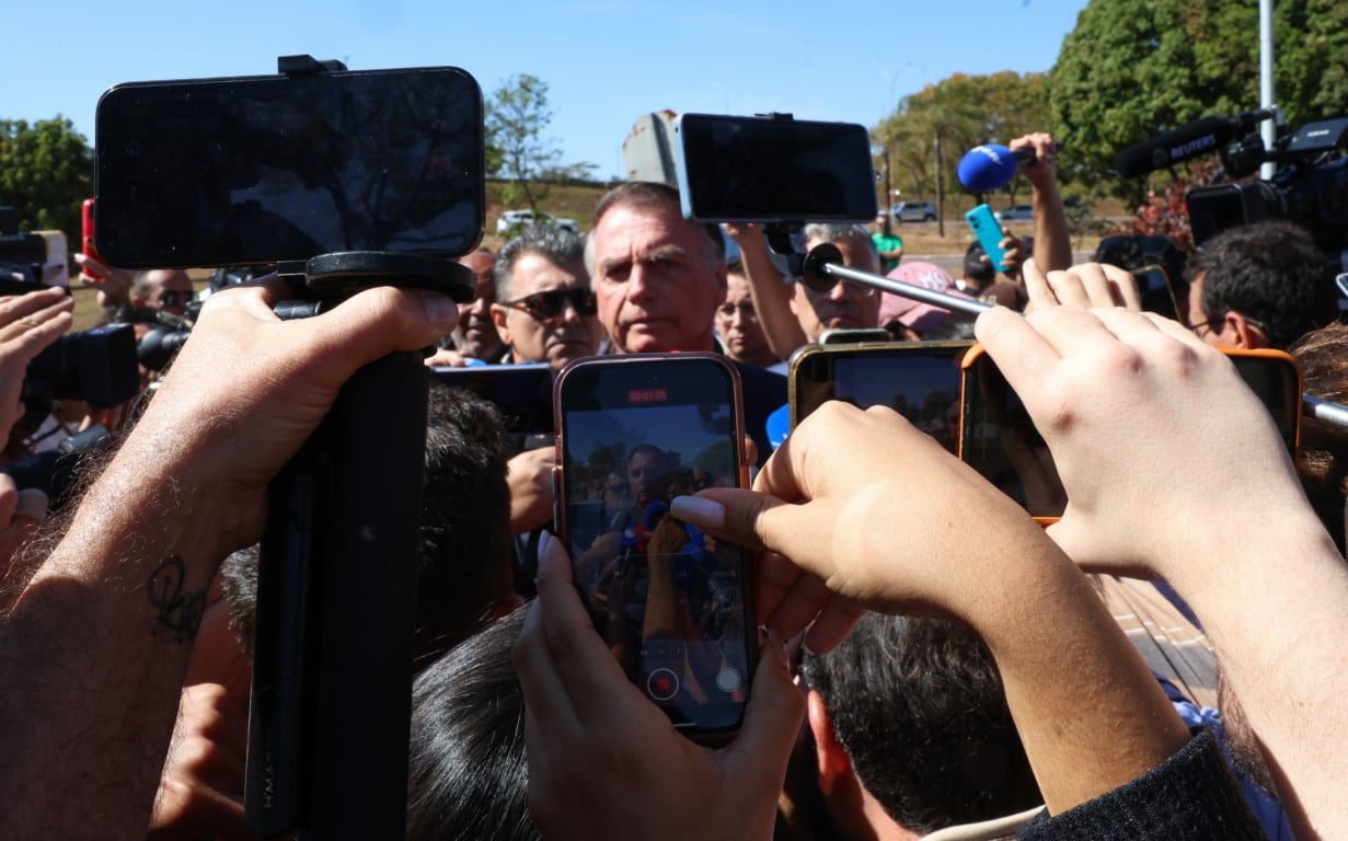 STF impõe prisão domiciliar e novas restrições severas a Jair Bolsonaro 2 STF impõe prisão domiciliar e novas restrições severas a Jair Bolsonaro - Imagem do artigo original