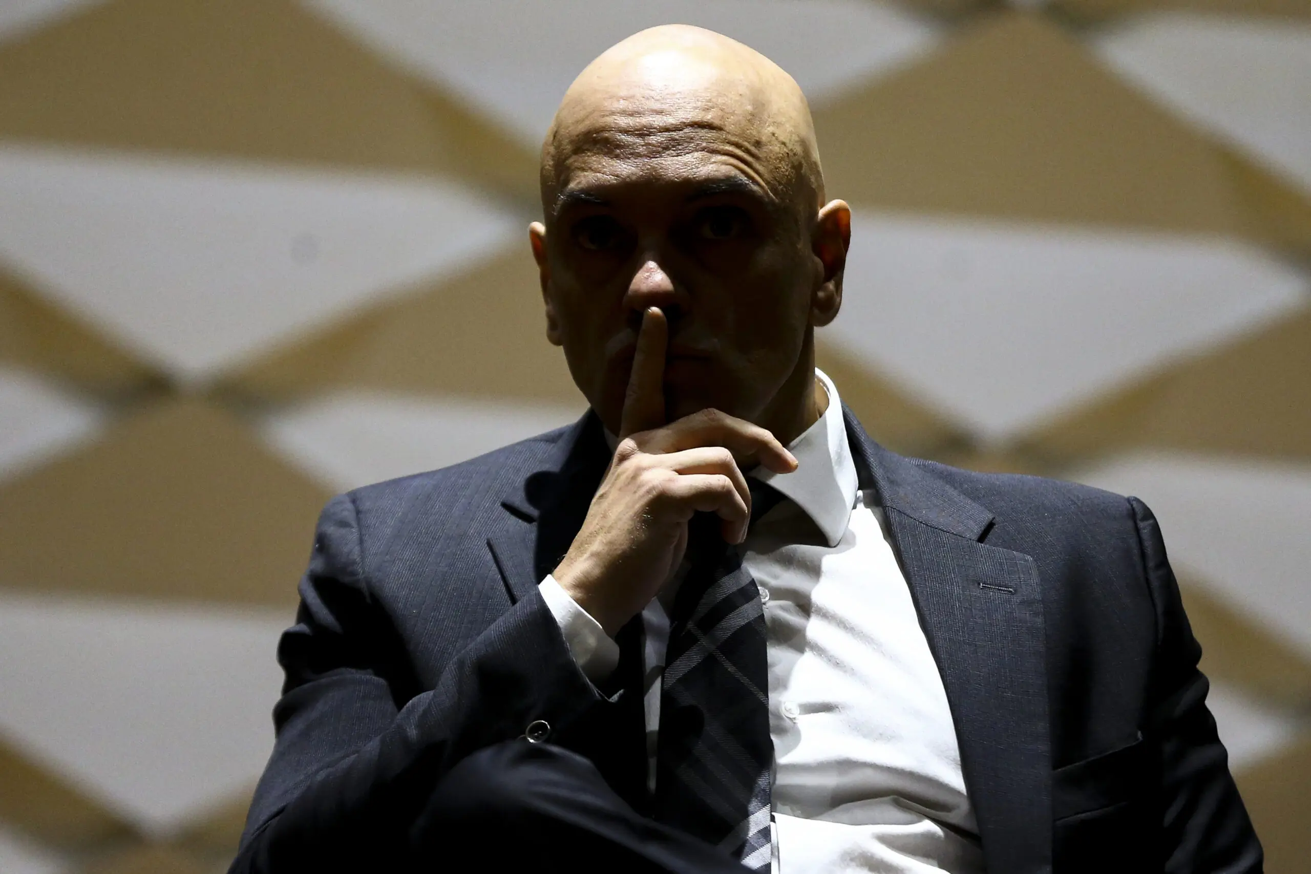 Moraes mantém bloqueio de ex-assessor e limita acesso da defesa ao processo 2 Moraes mantém bloqueio de ex-assessor e limita acesso da defesa ao processo - Imagem do artigo original