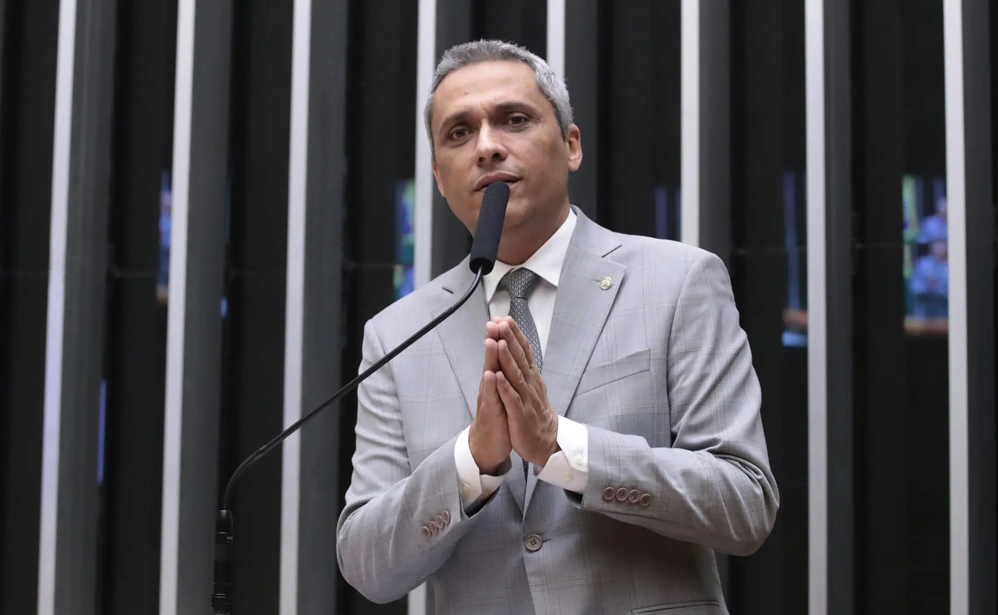 Moraes barra visita de Gustavo Gayer a Bolsonaro e mantém isolamento do ex-presidente 2 Moraes barra visita de Gustavo Gayer a Bolsonaro e mantém isolamento do ex-presidente - Imagem do artigo original