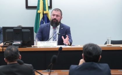 Comissão da Câmara vota câmeras corporais e moções de louvor a Bolsonaro nesta terça 2 Comissão da Câmara vota câmeras corporais e moções de louvor a Bolsonaro nesta terça - Imagem do artigo original