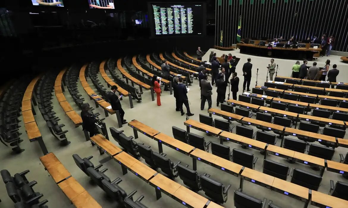 PL 2628/22 ganha força após vídeo de Felca e acende debate sobre censura online 2 PL 2628/22 ganha força após vídeo de Felca e acende debate sobre censura online - Imagem do artigo original