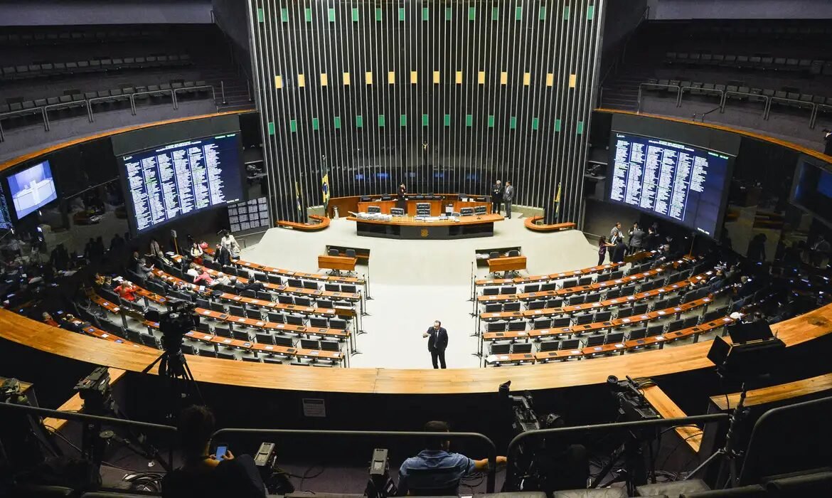 Câmara acelera votação de proteção infantil online enquanto cresce debate sobre censura 2 Câmara acelera votação de proteção infantil online enquanto cresce debate sobre censura - Imagem do artigo original
