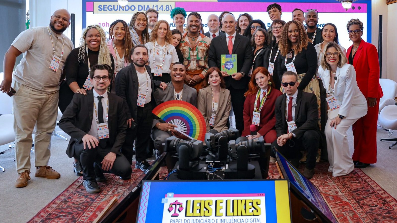 STF convoca influenciadores e lança figurinhas de WhatsApp para recuperar imagem em queda 2 STF convoca influenciadores e lança figurinhas de WhatsApp para recuperar imagem em queda - Imagem do artigo original