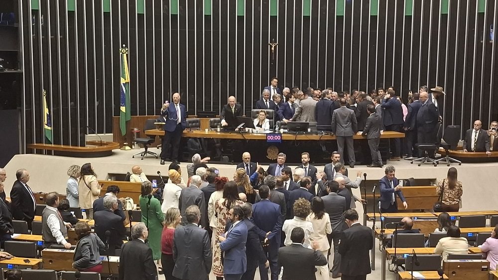 Câmara aciona Corregedoria e avalia suspender deputados que protestaram contra prisão de Bolsonaro 2 Câmara aciona Corregedoria e avalia suspender deputados que protestaram contra prisão de Bolsonaro - Imagem do artigo