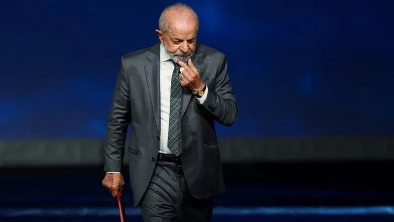 Lula enfrenta aprovação de 45% e vê reeleição de 2026 em risco 2 Lula enfrenta aprovação de 45% e vê reeleição de 2026 em risco - Imagem do artigo