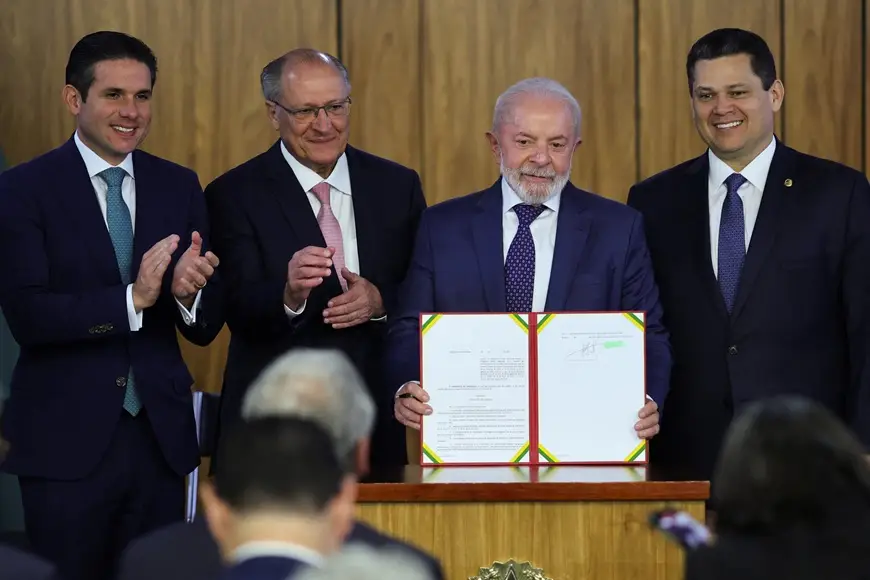 Governo libera R$30 bi para conter tarifa dos EUA e cria comitê de crise 2 Governo libera R$30 bi para conter tarifa dos EUA e cria comitê de crise - Imagem do artigo