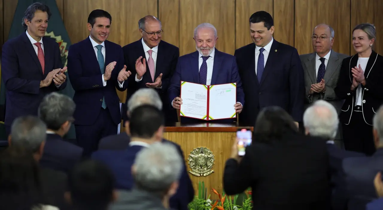 Governo tenta aprovar MP com R$30 bi para blindar exportadores do tarifaço de Trump 1 rss featured 4726 1755120920