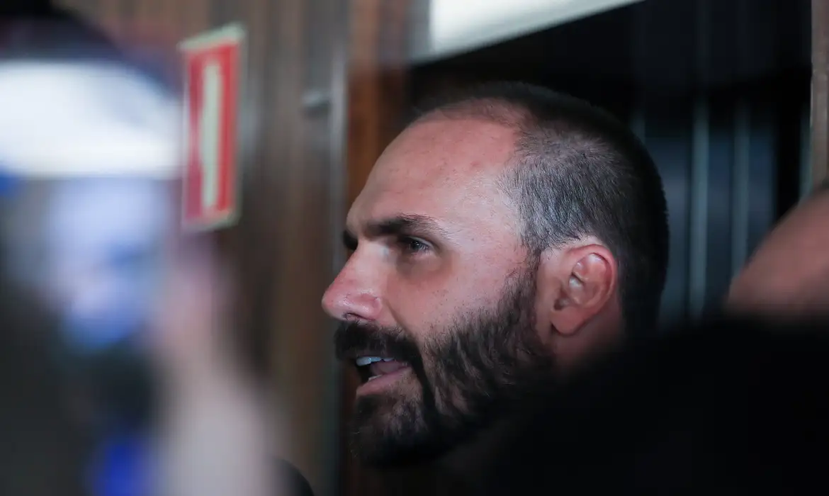 Eduardo Bolsonaro encontra secretário do Tesouro dos EUA e defende aproximação Brasil-EUA 2 Eduardo Bolsonaro encontra secretário do Tesouro dos EUA e defende aproximação Brasil-EUA - Imagem do artigo