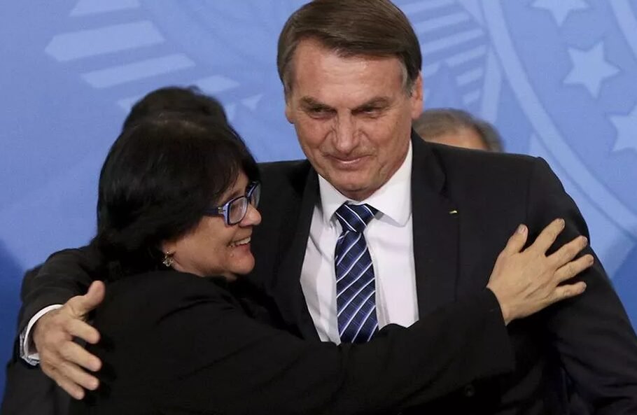 Bolsonaro recebe Damares e mostra serenidade durante prisão domiciliar 2 Bolsonaro recebe Damares e mostra serenidade durante prisão domiciliar - Imagem do artigo