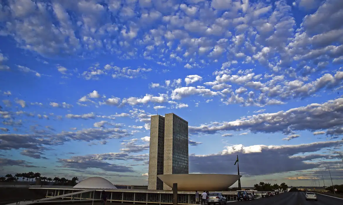 PEC da Blindagem reacende debate ao limitar prisões de deputados e senadores 2 PEC da Blindagem reacende debate ao limitar prisões de deputados e senadores - Imagem do artigo
