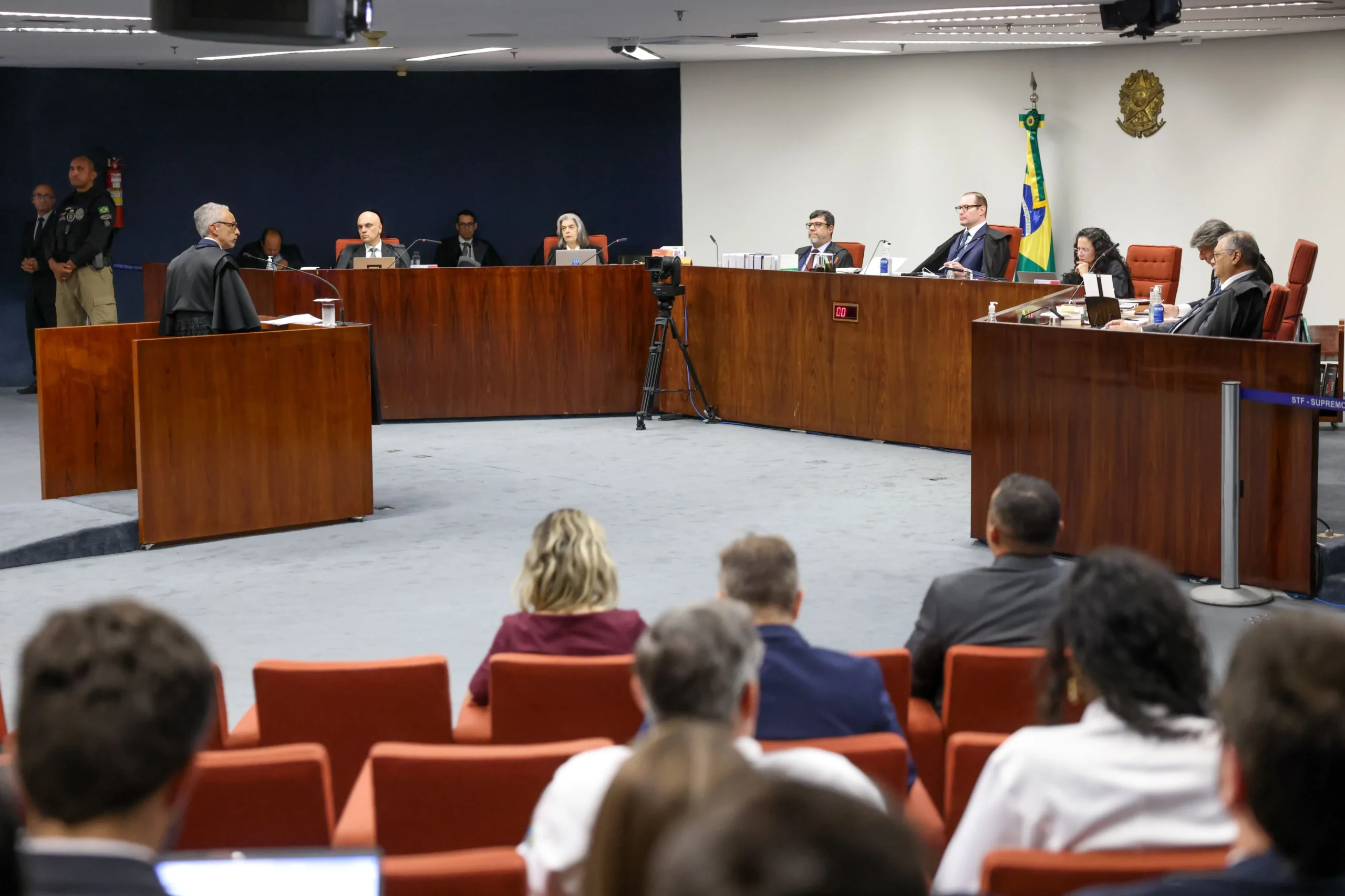 STF abre julgamento e Moraes promete rigor contra acusados de golpe 2 STF abre julgamento e Moraes promete rigor contra acusados de golpe - Imagem do artigo