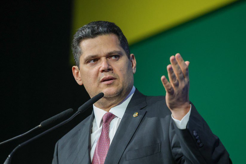 Sóstenes descarta avanço de proposta paralela de Alcolumbre sobre 8/1 2 Sóstenes descarta avanço de proposta paralela de Alcolumbre sobre 8/1 - Imagem do artigo