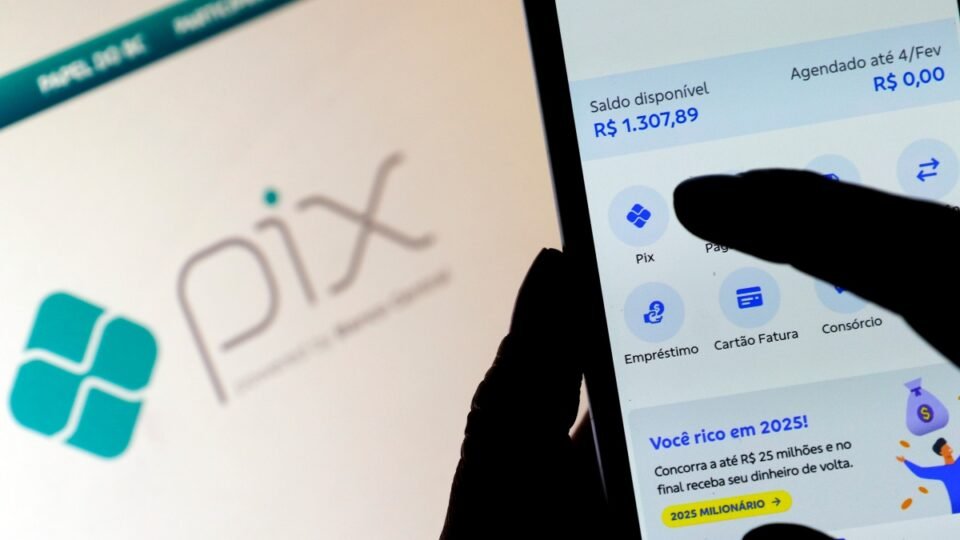 Pix alcança 290 milhões de operações e R$ 165 bilhões em um dia, sob mira dos EUA e de hackers 2 Pix alcança 290 milhões de operações e R$ 165 bilhões em um dia, sob mira dos EUA e de hackers - Imagem do artigo
