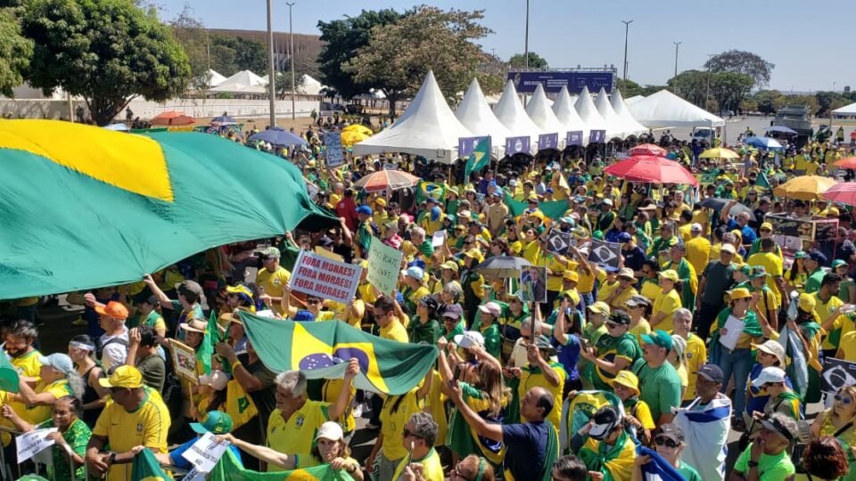 Direita mobiliza milhares no 7 de Setembro e pressiona por anistia aos presos de 8/1 2 Direita mobiliza milhares no 7 de Setembro e pressiona por anistia aos presos de 8/1 - Imagem do artigo
