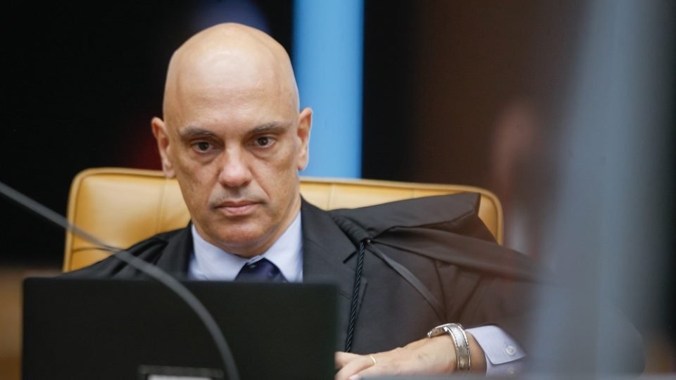 Moraes cria flagrante perpétuo e multa diária: entenda impactos do caso Daniel Silveira 2 Moraes cria flagrante perpétuo e multa diária: entenda impactos do caso Daniel Silveira - Imagem do artigo