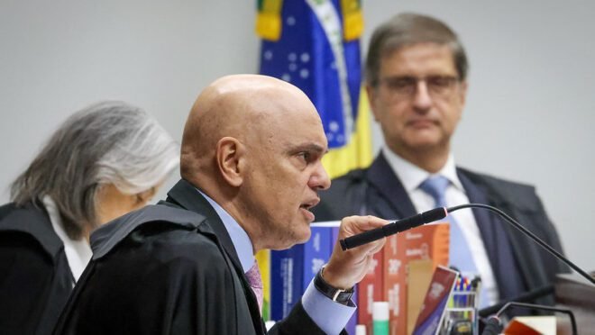 Moraes sustenta liderança de Bolsonaro em suposto golpe durante julgamento no STF 2 Moraes sustenta liderança de Bolsonaro em suposto golpe durante julgamento no STF - Imagem do artigo