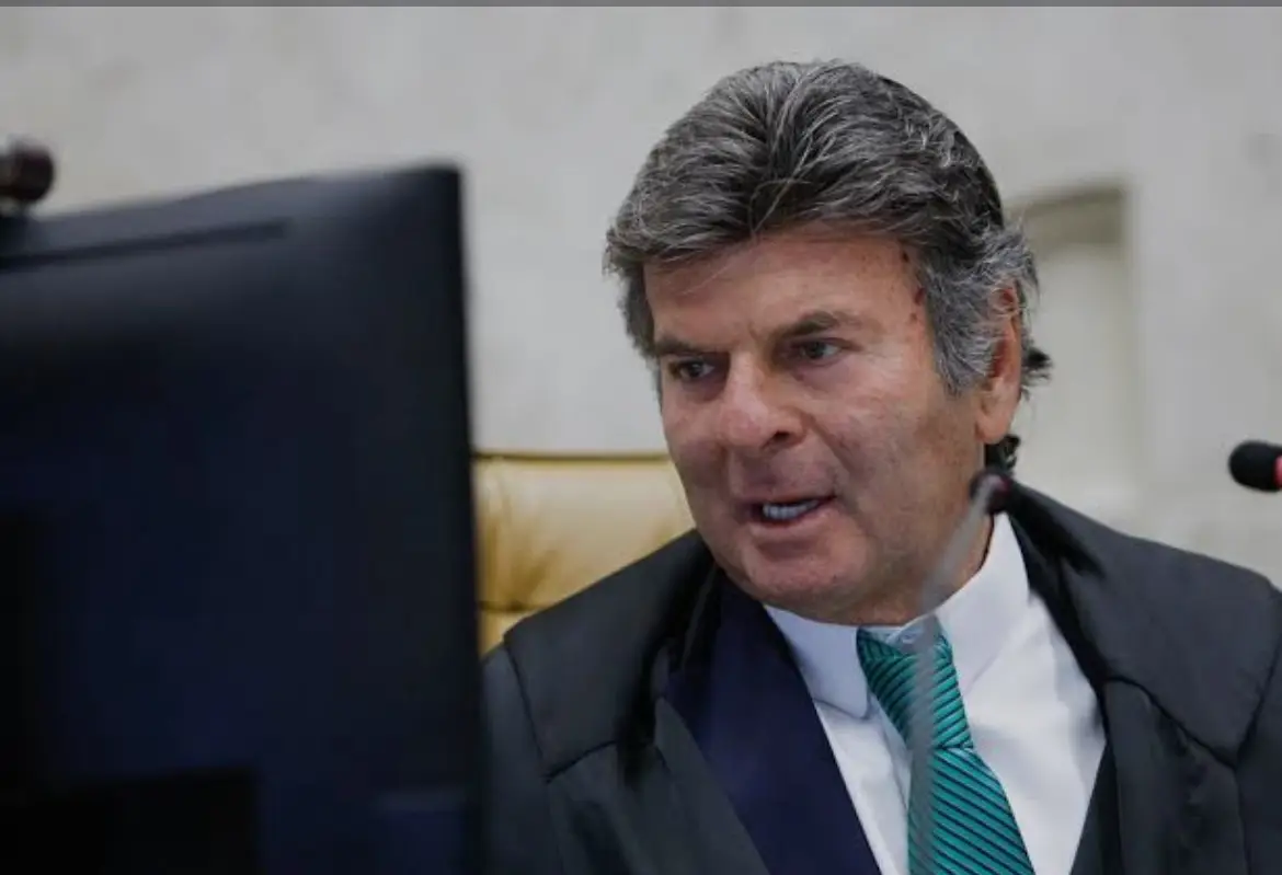 Fux afasta atos executórios e questiona competência do STF no caso 8 de Janeiro 2 Fux afasta atos executórios e questiona competência do STF no caso 8 de Janeiro - Imagem do artigo