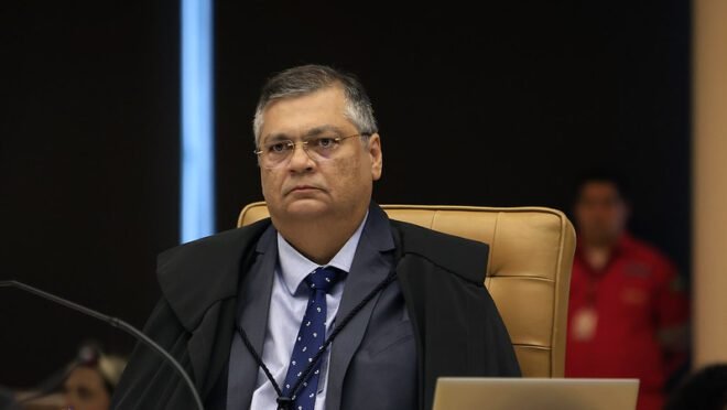 PF abre inquérito e rastreia autores de ameaças contra Flávio Dino após voto que condenou Bolsonaro 2 PF abre inquérito e rastreia autores de ameaças contra Flávio Dino após voto que condenou Bolsonaro - Imagem do artigo