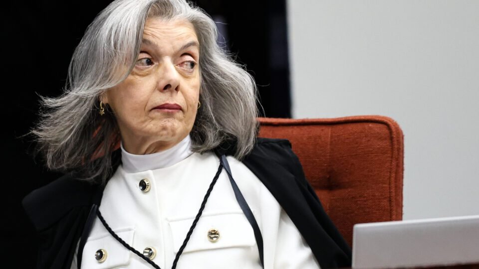 Victor Hugo inspira voto de Cármen Lúcia contra Bolsonaro: conheça o livro citado 2 Victor Hugo inspira voto de Cármen Lúcia contra Bolsonaro: conheça o livro citado - Imagem do artigo