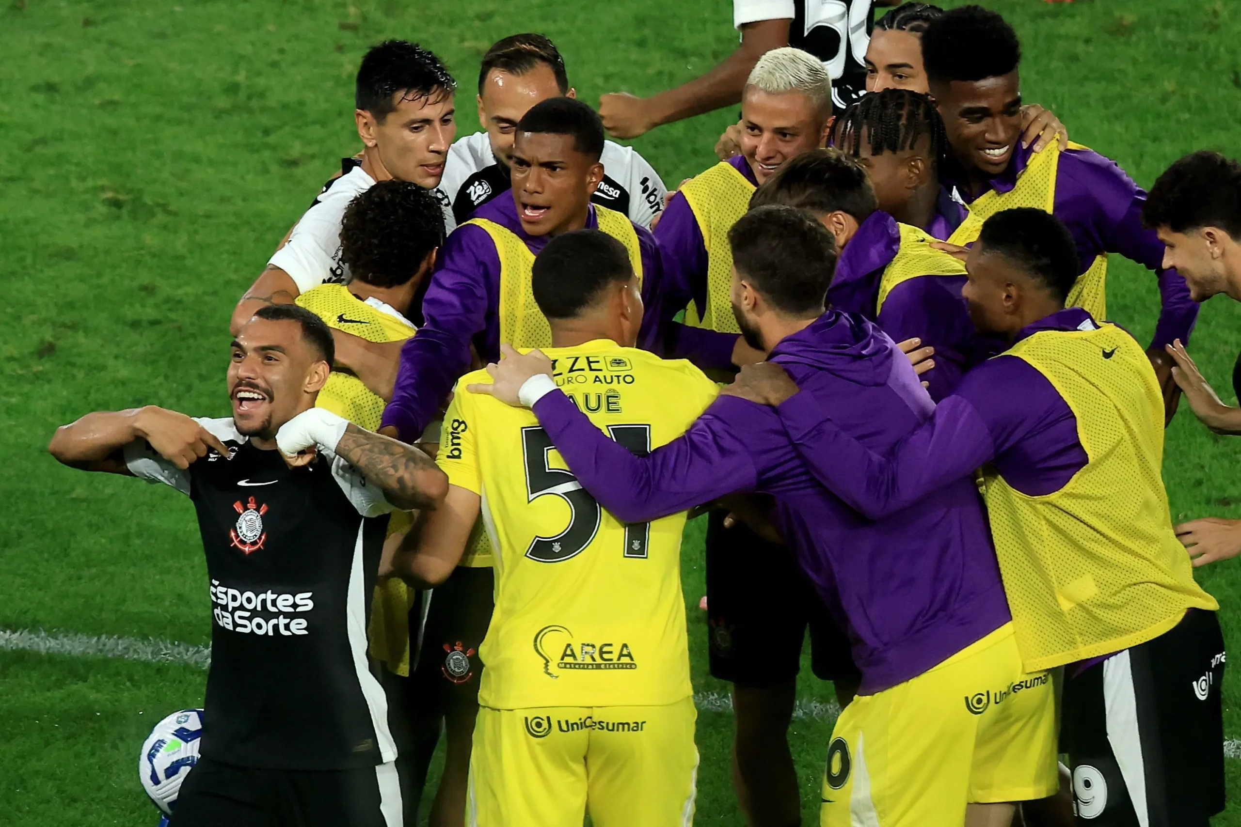 Corinthians aproveita falhas do Fluminense e vence fora de casa pelo Brasileirão 2 Corinthians aproveita falhas do Fluminense e vence fora de casa pelo Brasileirão - Imagem do artigo