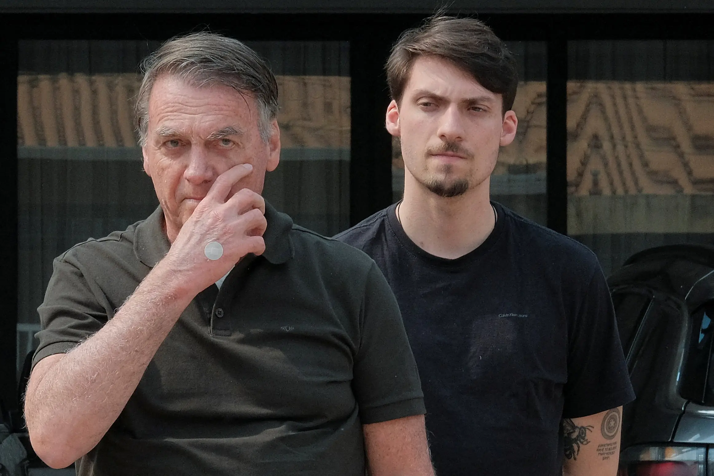 Bolsonaro retorna ao condomínio após tratamento médico e mantém prisão domiciliar 1 geraldenoticias 1757879645